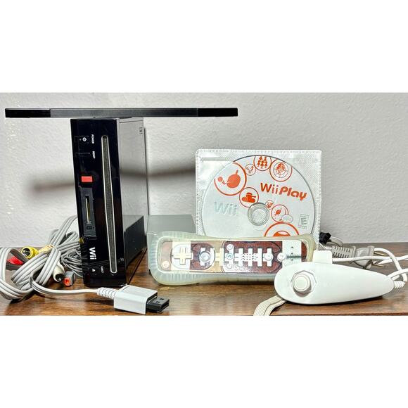 Nintendo Wii Black System Console Bundle  RVL-101 (USA)  TESTED & WORKING - Picture 1 of 7
